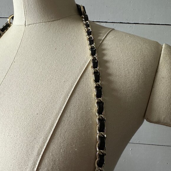 Excellent Tory Burch Britten Chain Crossbody Bag Pebbled Black Logo - Picture 3 of 6